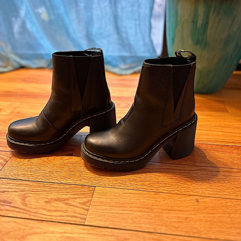 Dr. Marten’s Spence Chelsea Heels Size 7 (fit like 8)